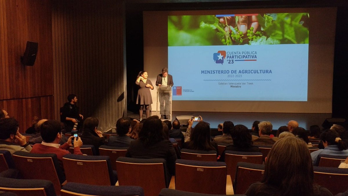 CONAF - Corporación Nacional Forestal (@conaf_minagri) on Twitter photo 2023-05-29 21:27:19 ⭕️AHORA | Ministro de Agricultura @tvalenzuelavt expone principales avances en la construcción de una agricultura verde, diversa e inclusiva en la #CuentaPública participativa. 👉Nuestro director ejecutivo #CONAF Christian Little participa en esta actividad. #gobiernoecológico ⭕️AHORA | Ministro de Agricultura @tvalenzuelavt expone principales avances en la construcción de una agricultura verde, diversa e inclusiva en la #CuentaPública participativa. 👉Nuestro director ejecutivo #CONAF Christian Little participa en esta actividad. #gobiernoecológico