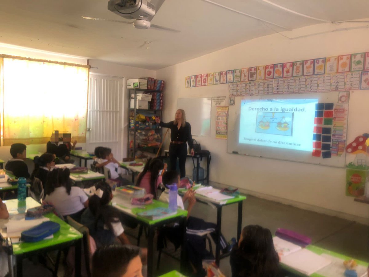 CedhDurango's tweet image. Personal de la Dirección de Difusión y Capacitación de la #CEDHDurango30 llevó a cabo pláticas sobre Derechos de NNA a Niños y Niñas de la Esc. Primaria Gregorio Torres Quintero.
@SEED_Dgo 
#SomosCEDHDgo