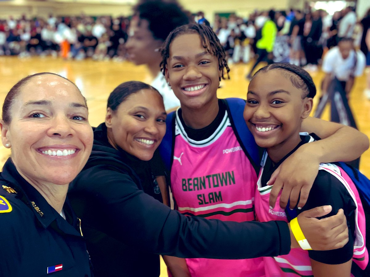 The girls game was on 🔥fire today at 2023 BeanTown Bounce! So much talent right now across the state in girls basketball! ❤️🔥💪🏽💯🏀#femaleathletes #ballers #collegebound #proud