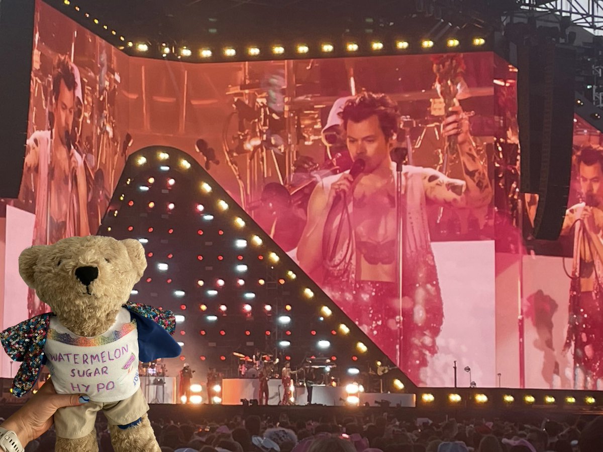 Fantastic weekend in Edinburgh running the #EMF2023 10k for @JDRFUK @JDRF . A race and a concert all in a good day’s work for Rufus ✌🏼🍉🩸#LoveOnTour #RufusOnTour Please donate if you can: justgiving.com/fundraising/ro…