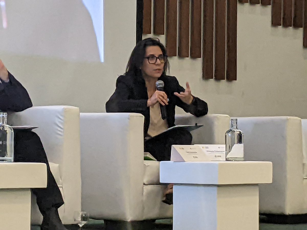 Para tener un Sistema de Protección Social universal es necesario contar con un único método de información intersectorial que analice la vulnerabilidad de las familias colombianas. Desde <a href="/UNICEFColombia/">UNICEF Colombia</a> seguiremos apoyando al <a href="/DNP_Colombia/">dnp_colombia</a> para consolidar el #RegistroSocial. 1/3