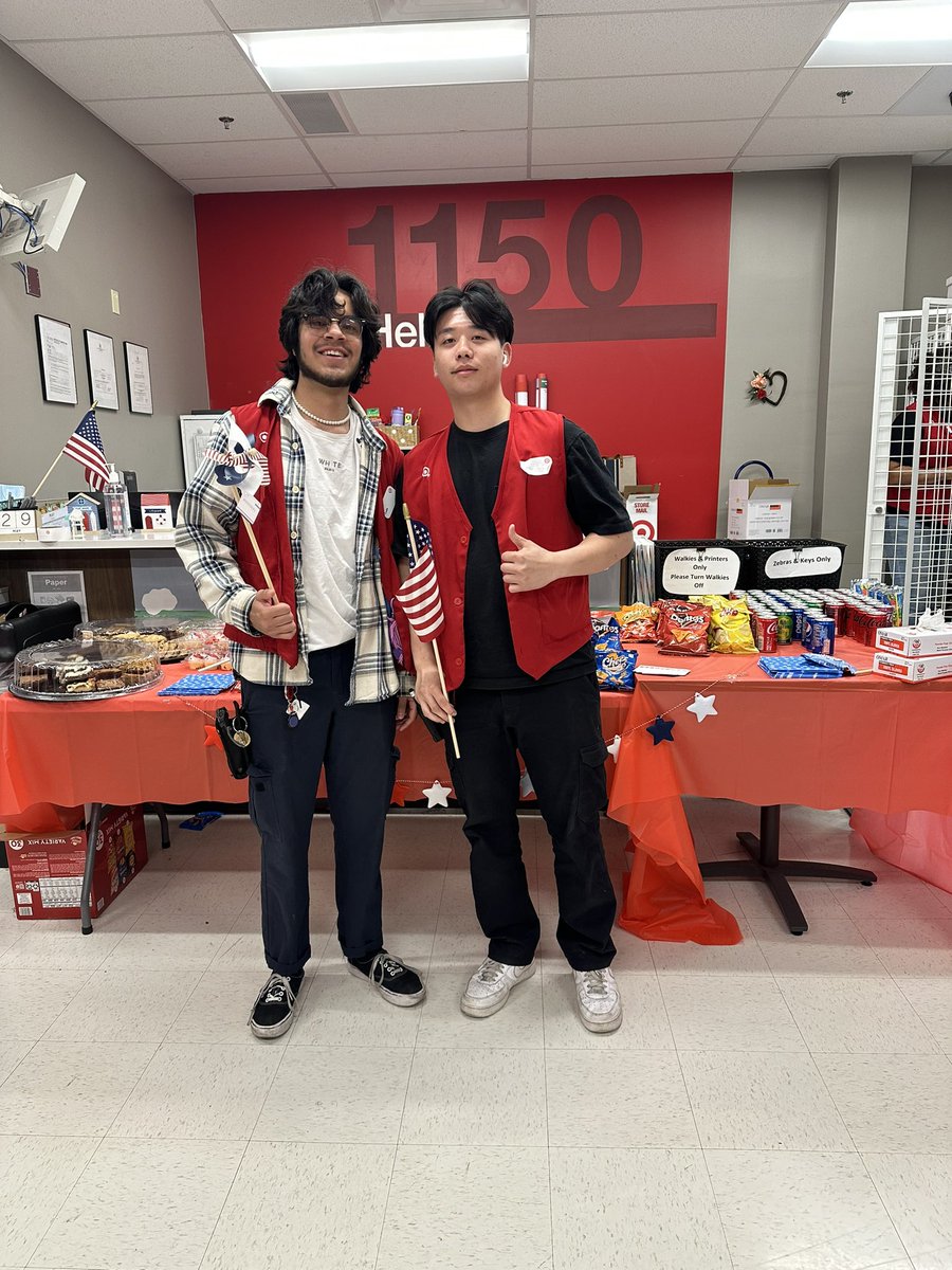 Vanessa Perez (@tgtvanessa) on Twitter photo Happy Memorial Day from T1150! From a busy weekend to a busy day, we always have time for show team appreciation❤️🎯 <a href="/MelodyAPtgt/">Melody Peña</a> <a href="/samlanders22/">Sam Landers</a> Happy Memorial Day from T1150! From a busy weekend to a busy day, we always have time for show team appreciation❤️🎯 <a href="/MelodyAPtgt/">Melody Peña</a> <a href="/samlanders22/">Sam Landers</a>