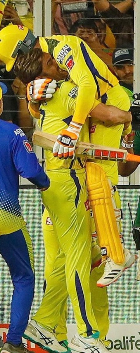 Morningvibes12's tweet image. The Way #dhoni Lifted #Jadeja Gave More #GooseBump Thsn he Lifting the #TATAIPL2023Final cup #IPL2023Final #SuccessionFinale #GTvsCSK #IPLFinal #Jaddu #ThalaDhoni #thala #JayShah #CSK #IPLFinal2023 Winner