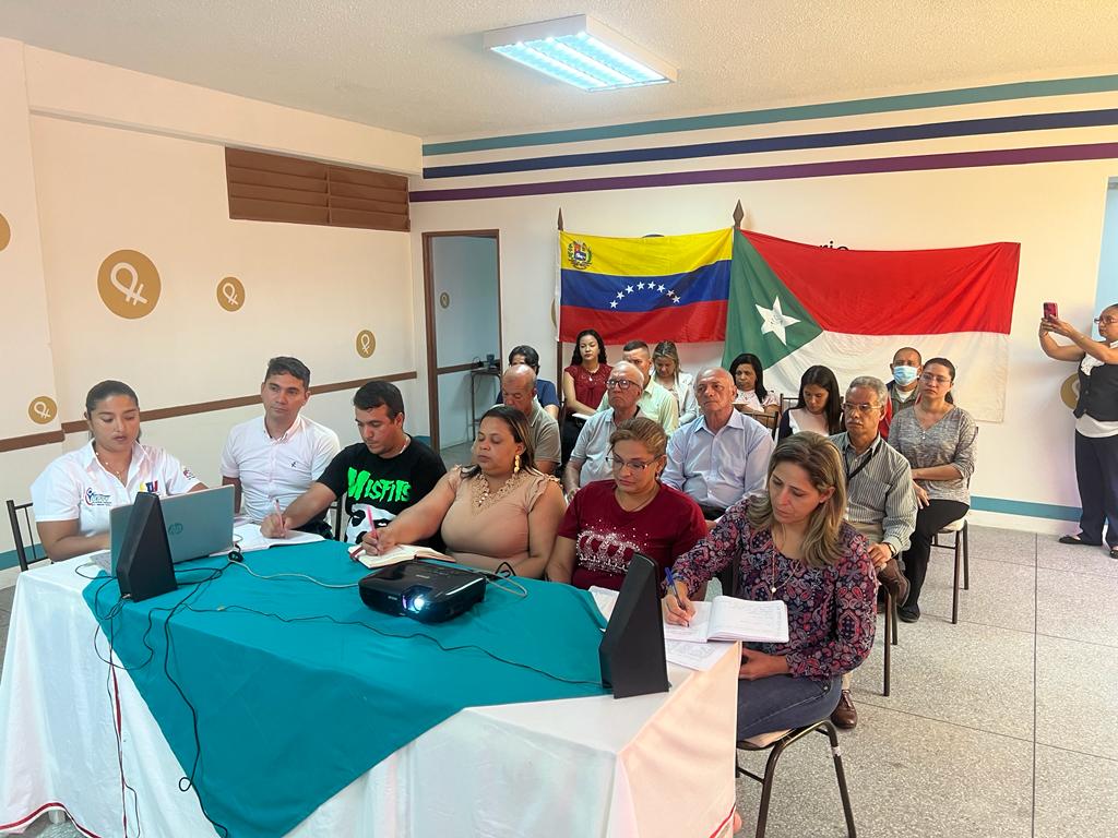 #Entérate📣 || La #UTGUTrujillo dijo presente en la #VideoConferencia con la ministra de @MPPEDUCACION <a href="/_LaAvanzadora/">Yelitze Santaella</a> y su homóloga de <a href="/MPPEUVEN/">MPPEU</a> <a href="/sandraoblitasr/">Sandra Oblitas Ruzza</a>, quienes se preparan para la Expoferias Universitarias.

#UniónSuramericana 
<a href="/NicolasMaduro/">Nicolás Maduro</a>