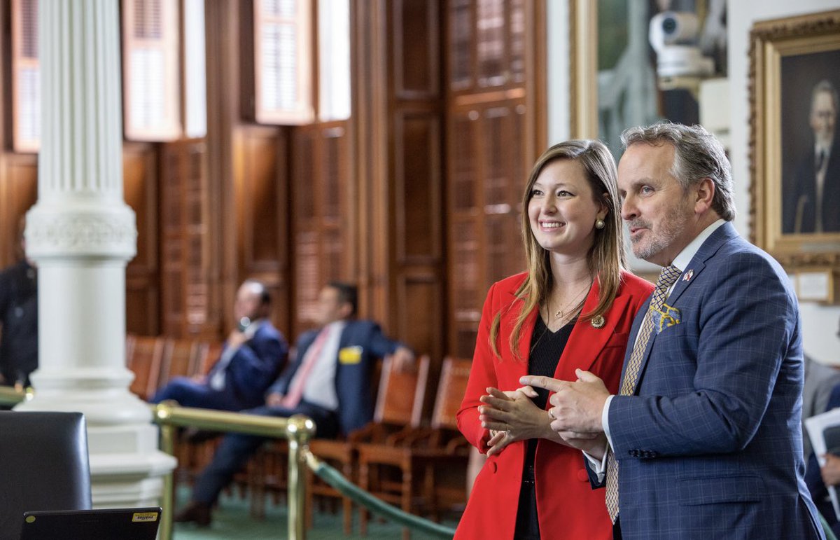 It was an honor to pass #SB490 alongside @SenBryanHughes , which requires medical providers to give a clear & detailed receipt to the patient so they know exactly what they’re being charged.
Today, Gov. @GregAbbott_TX signed it into law.
#txlege