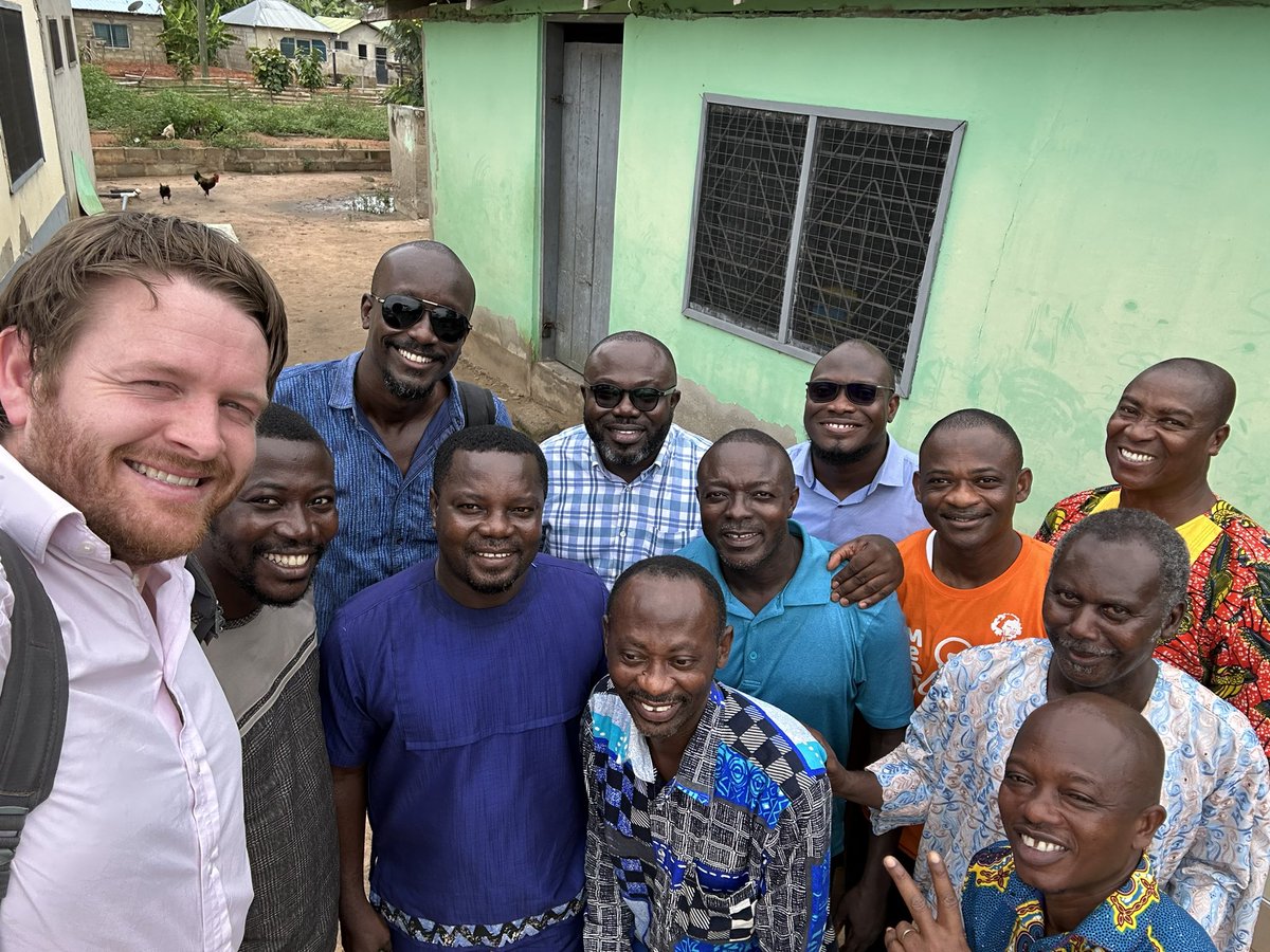 SimonGraffy's tweet photo. Amazing to be in Ghana w @charles_oloa visiting @OpuniCaleb and the pioneering  team @IDPFoundation. Have followed their for ~7 years so it felt long overdue!  

#inspiringteachers https://t.co/s0dqp6W3jX