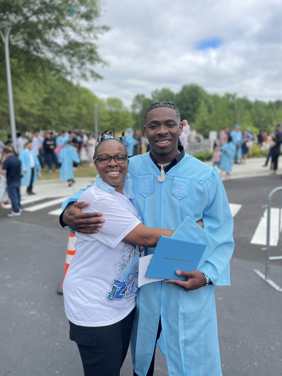 alimlou's tweet photo. #MeadowcreekHighSchool
#Classof2023
#UNCBound https://t.co/RWuchYUenP