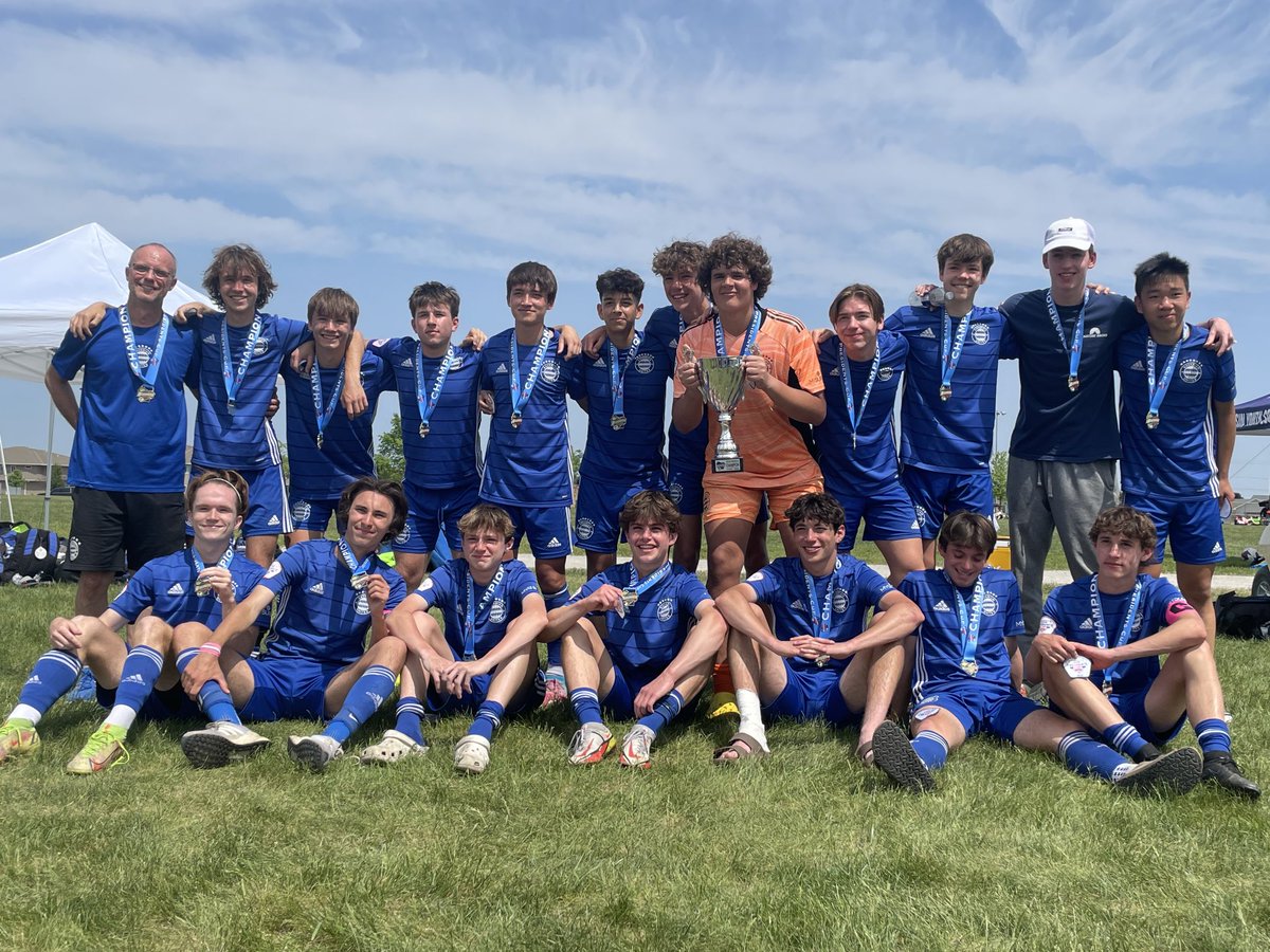 Congrats to Bavarian 17 Boys White Team and coach Jim Klopp, that won Prez Cup for a 2nd straight year today vs 56ers White in penalty kicks.  On to Regionals 👍🏆 ⁦@BavarianSoccer⁩ ⁦@BavarianSC_Mens⁩ ⁦@WisconsinSoccer⁩