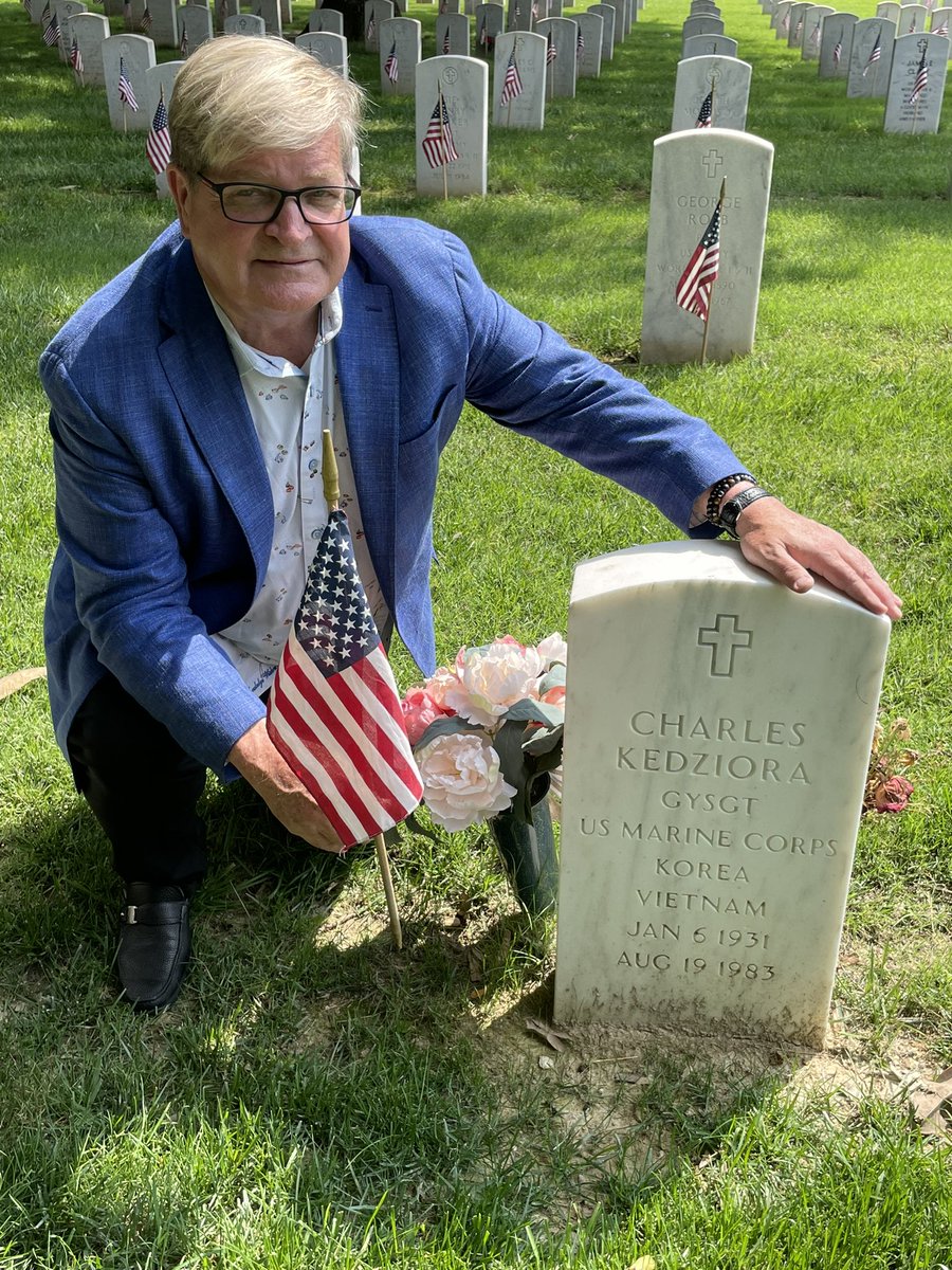 Today we honor those who made a great sacrifice for all of us. 
#MemorialDay