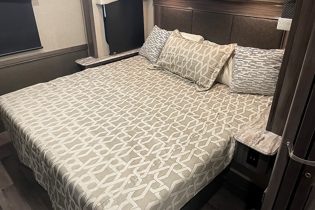 SylvanLakeRV's tweet image. 🚨NEW INVENTORY ALERT🚨

With a spacious 29-foot floor plan and two slides, the 2019 Fleetwood Flair 28A (Stock #3110) comfortably accommodates up to six people, ensuring no one gets left behind on the journey. 

sylvanlakerv.com/listings/2019-…

#PreOwnedRV #rvforsale #ClassAMotorhome