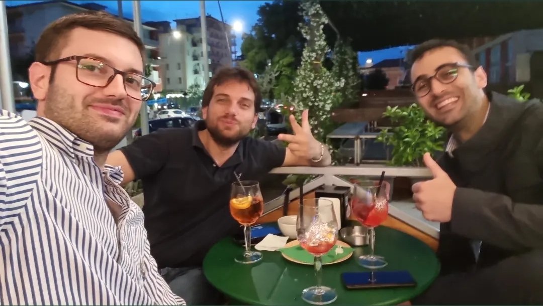 VincenzoOrab96's tweet photo. #pizzabriefingpiùbuonadisempre 
Offerta da @PacoSchiavone  per lo scudetto del Napoli.
@Gagliale95 @lucianodag94 https://t.co/Uoh3XeyTcn