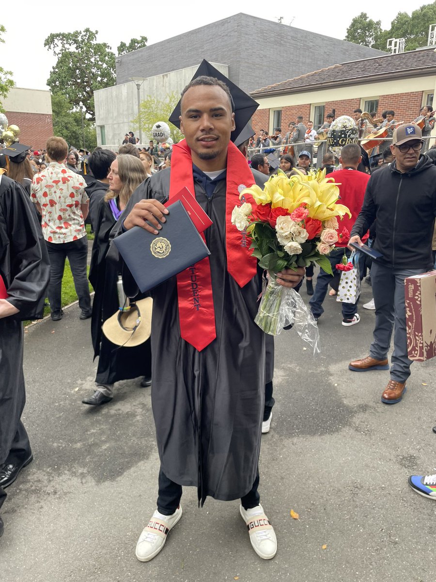 AobRaysean's tweet photo. High school drop out to college graduate hard work pays off Gods plan never fails. I couldn’t do it without @DanteDepaola #Codeblue #CB4L https://t.co/7CIpekINAP