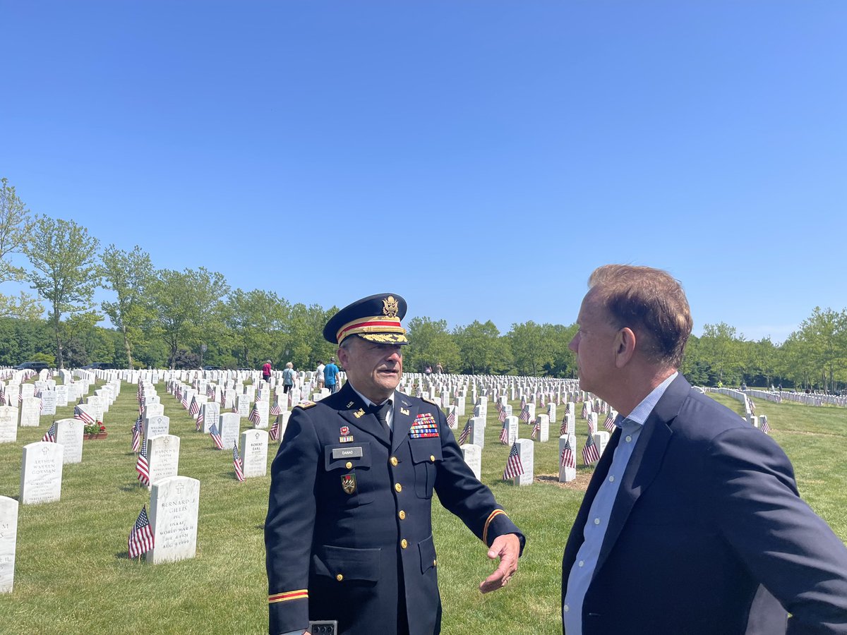 GovNedLamont's tweet photo. Thanks to everyone who attended the state’s annual Memorial Day ceremony hosted by @CTVetsAffairs at the Connecticut State Veterans Cemetery in Middletown. It was a moving tribute reflecting on all of the military heroes who have given their lives for our country. 🇺🇸 https://t.co/OhPIxqxtu9