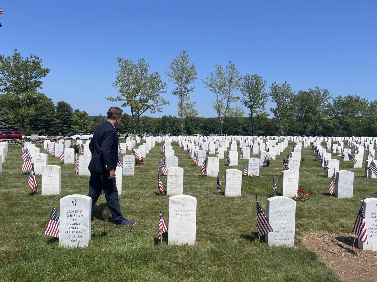 GovNedLamont's tweet photo. Thanks to everyone who attended the state’s annual Memorial Day ceremony hosted by @CTVetsAffairs at the Connecticut State Veterans Cemetery in Middletown. It was a moving tribute reflecting on all of the military heroes who have given their lives for our country. 🇺🇸 https://t.co/OhPIxqxtu9