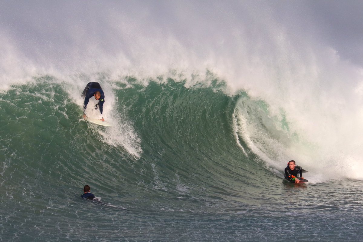 ratherbsurfing_'s tweet photo. Harlyn Bay ex-hurricane Ophelia, off the charts barrel, 16/10/2017, 18:18pm… plus same guy on the next wave… https://t.co/B3rJMzDRkw