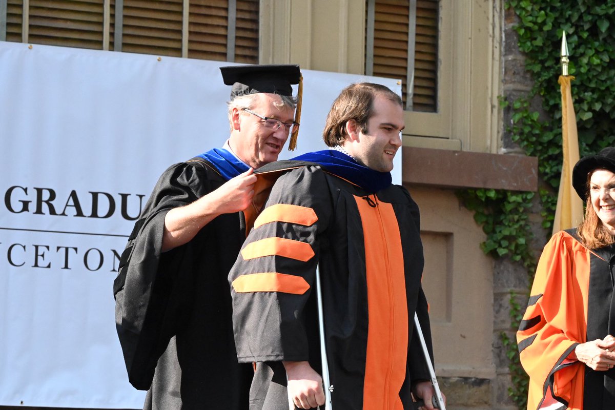 That moment when you get hooded by a <a href="/NobelPrize/">The Nobel Prize</a> winner 🎓 #Princeton23