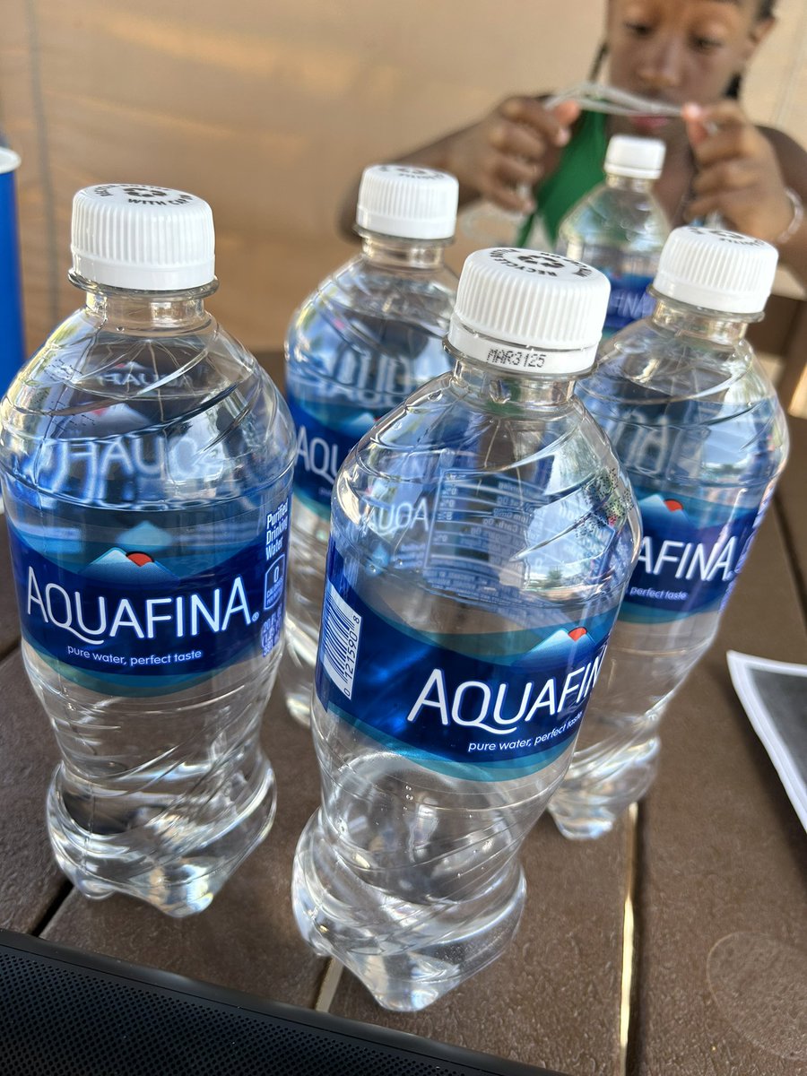 NataLew08's tweet photo. What I paid for and eventually got after I had to ask for a manager and damn near beg…but the white people next to me got bottles of water…@CowabungaVegas https://t.co/9QjMsMRPil