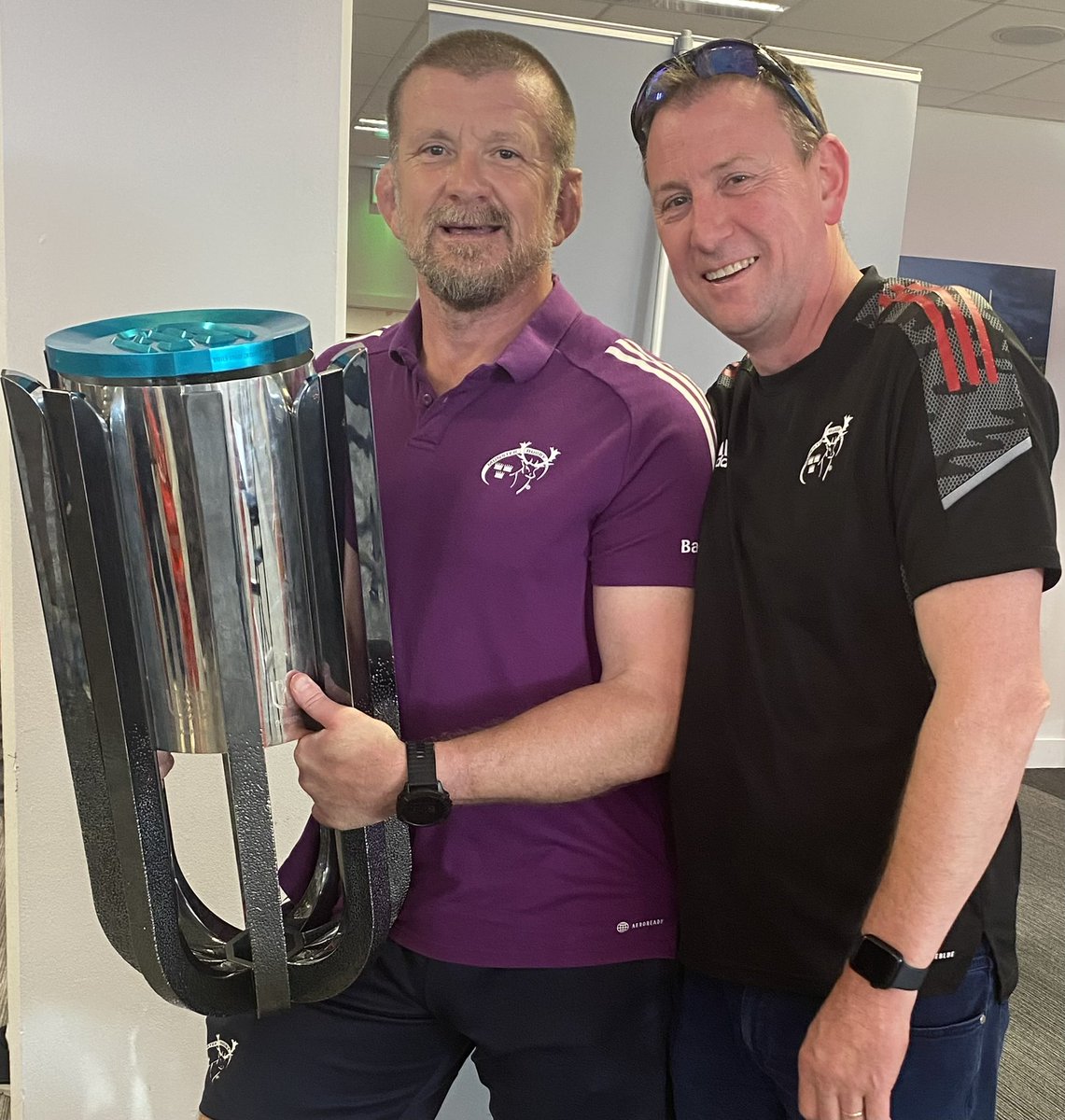 pbcdave_dave's tweet photo. Thanks to @Munsterrugby for a great evening. Proud and honoured to be in @thomondstadium with some cool guys tonight 💪 #SUAF @URCOfficial #Champions 👏🔴🔴🔴🔴🔴🔴🔴🔴 https://t.co/PHjZfpdf2q
