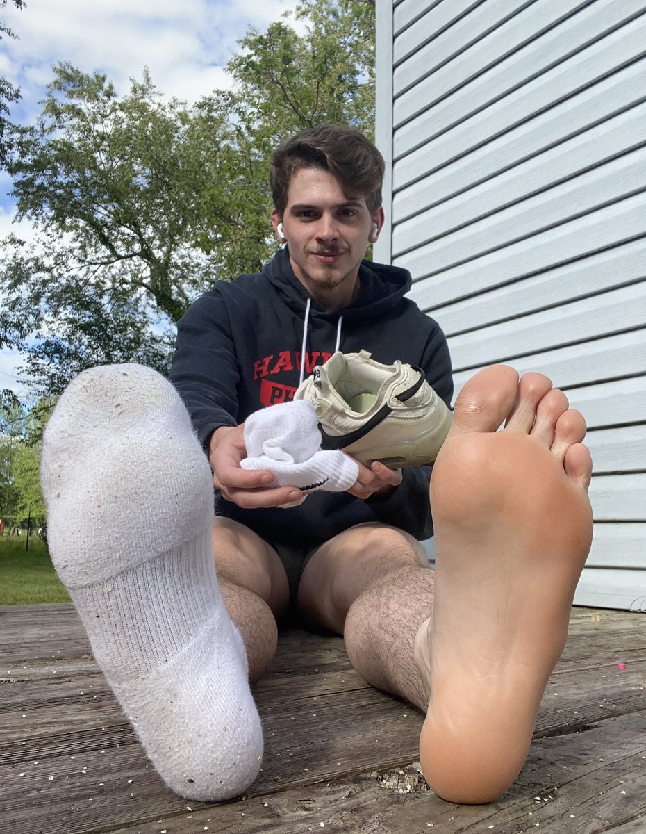 AlphaJT_'s tweet photo. i want my gym socks and shoes shining from your tongue. then i want my bare soles cleaned heel to toe. https://t.co/wIxSZS3Iv8