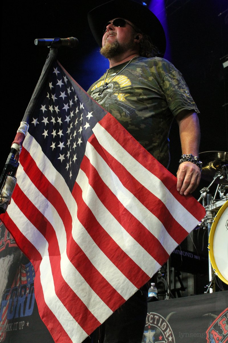 coltford's tweet photo. Happy Memorial Day and God Bless all those Great Men and Women who died protecting this beautiful Country. We Pray for you and we Thank You 🇺🇸 https://t.co/0s1C2xdiHk