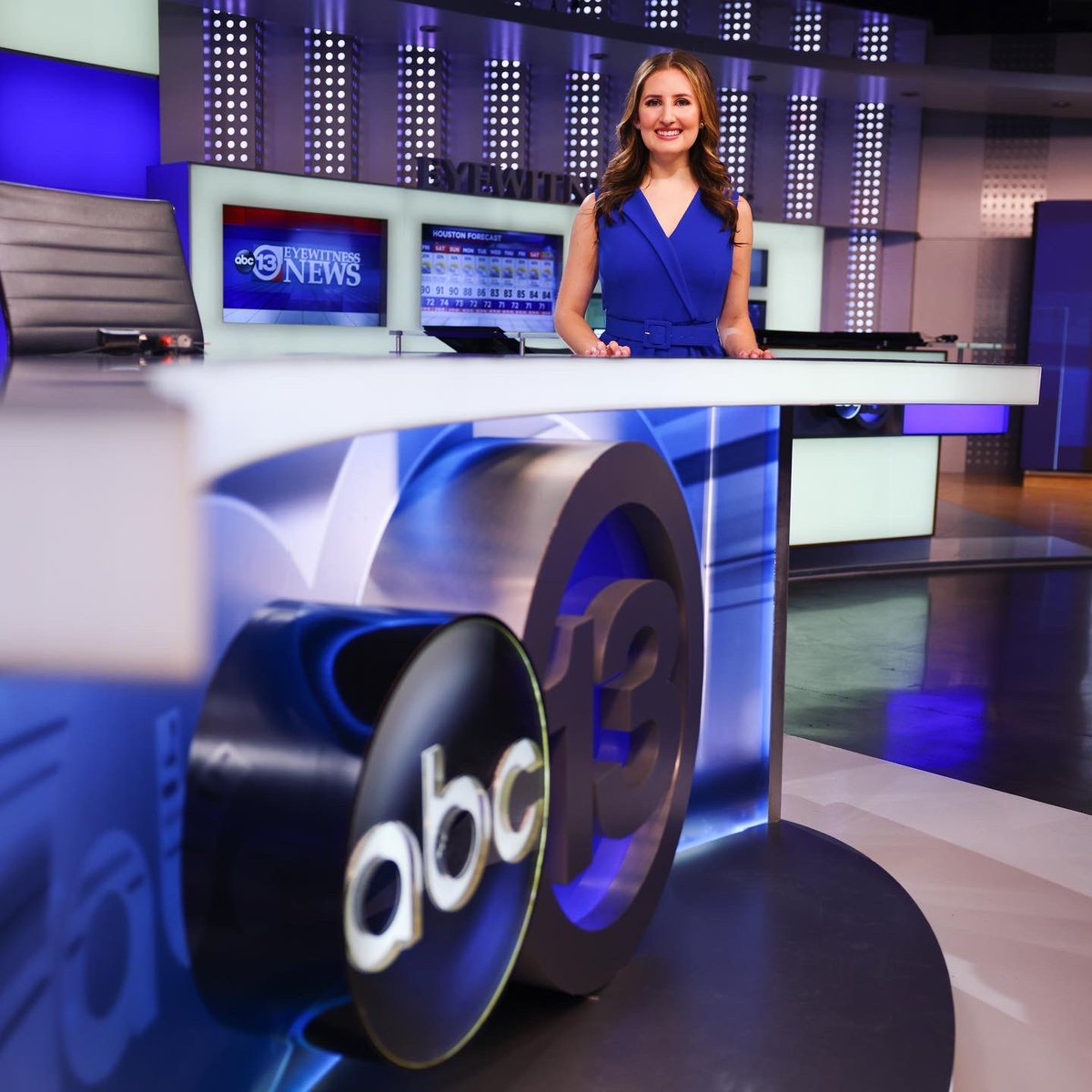 Elyse Smith tweet media