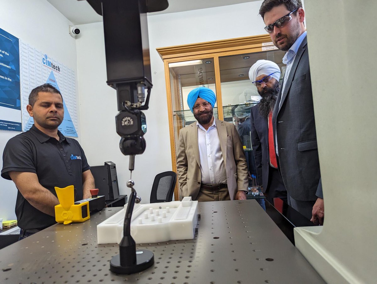 Meet Dr. Paul Ghotra.

He came from 🇮🇳 to 🇨🇦, & has been working on hydrogen cell tech for 30 years. His company, CIMTech, started with 15 employees & has expanded to over 5K, with the goal of hiring up to 400 more by 2028.

We'll continue to make sure their labour needs are met.