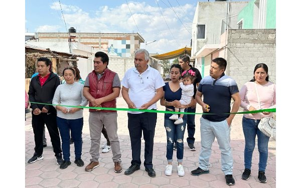 385Grados's tweet image. Alcalde Hildeberto Pérez entregó obra de #pavimentación en Exquitla, Tercera Sección de #Zacatelco 

385grados.com/region-sur/alc…