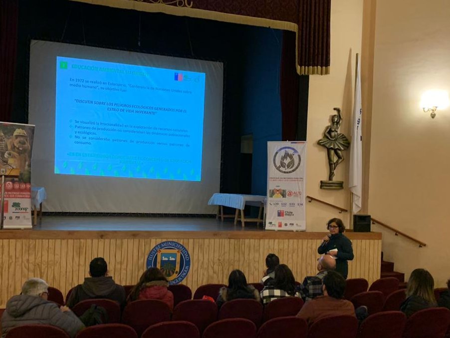 incendios_CONAF's tweet photo. #CONAFOHiggins➡️El equipo de prevención capacita a profesoras y profesores en "Educación ambiental formal con foco en la prevención de #IncendiosForestales".
A través de esta capacitación se busca la inclusión de temáticas de prevención en el currículo educacional✅ https://t.co/KRQislEJFA