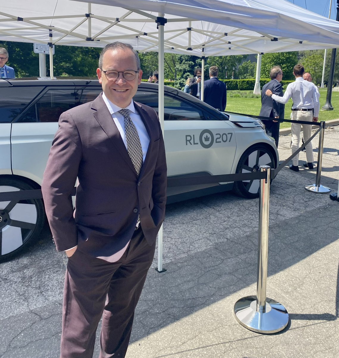 🚙: Project Arrow is at #QueensPark today!

This is the first all-Canadian, #zeroemission concept vehicle designed and built right here in Ontario.

We are leveraging our end-to-end auto supply chain to build the cars of the future.