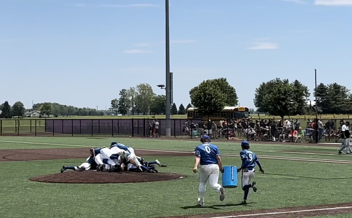Congrats to the Frankfort Hot Dogs on their sectional championship win over Western. #godogs <a href="/frankfortbb/">Hot Dog Baseball</a>