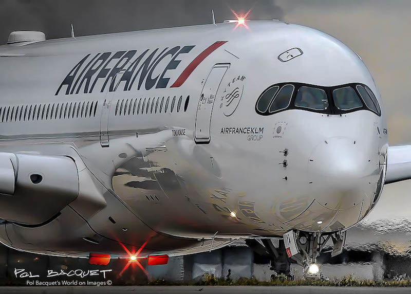 Le splendide @Airbus A350-900 F-HTYA d'#AirFrance 'Toulouse' se dirige vers sa piste de décollage sous une météo orageuse - @AFnewsroom @amis_AF @CSEC_AirFrance @AirFranceFR #AvGeek #avgeeks #afgeek #aviation #aviationdaily #aviationlovers @AirbusPRESS