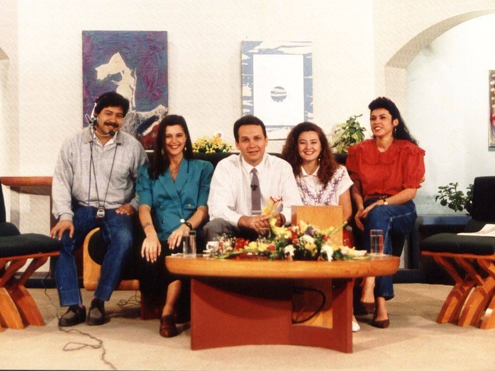 Mario Ferreiro (@Ferreiromario1) on Twitter photo 2023-05-29 17:39:56 Felicidades @HugoLagrana (primero de la izquierda). Productor de @CadaDiaSNT en mi primera etapa en dicho programa y luego productor histórico de @Telefuturo Gran amigo, gran persona y excelente profesional. Felicidades @HugoLagrana (primero de la izquierda). Productor de @CadaDiaSNT en mi primera etapa en dicho programa y luego productor histórico de @Telefuturo Gran amigo, gran persona y excelente profesional.