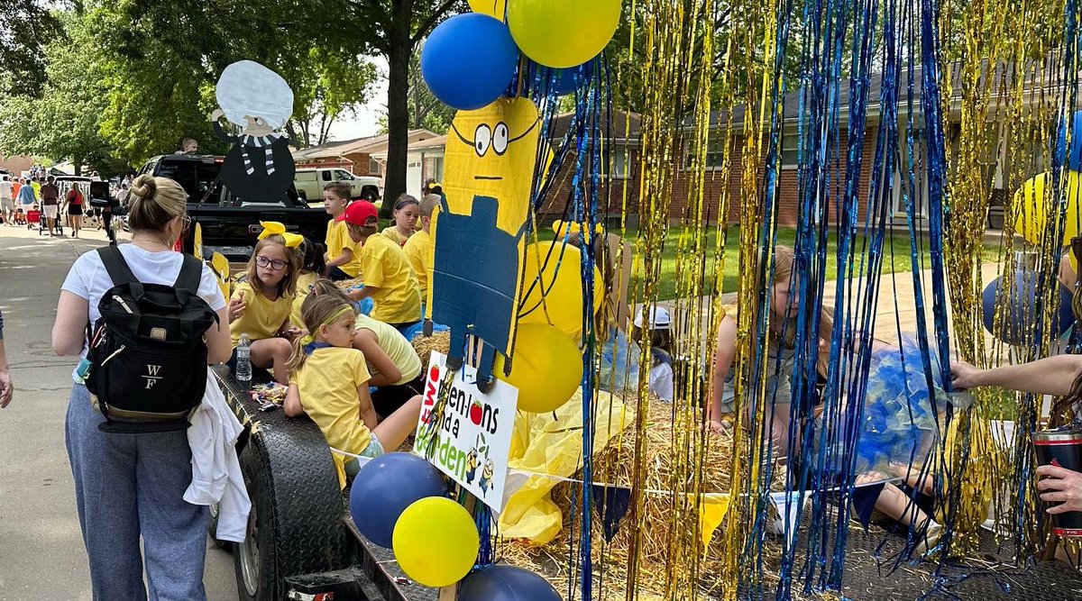 2MenSalsa's tweet image. Cute float the kids made for the parade!