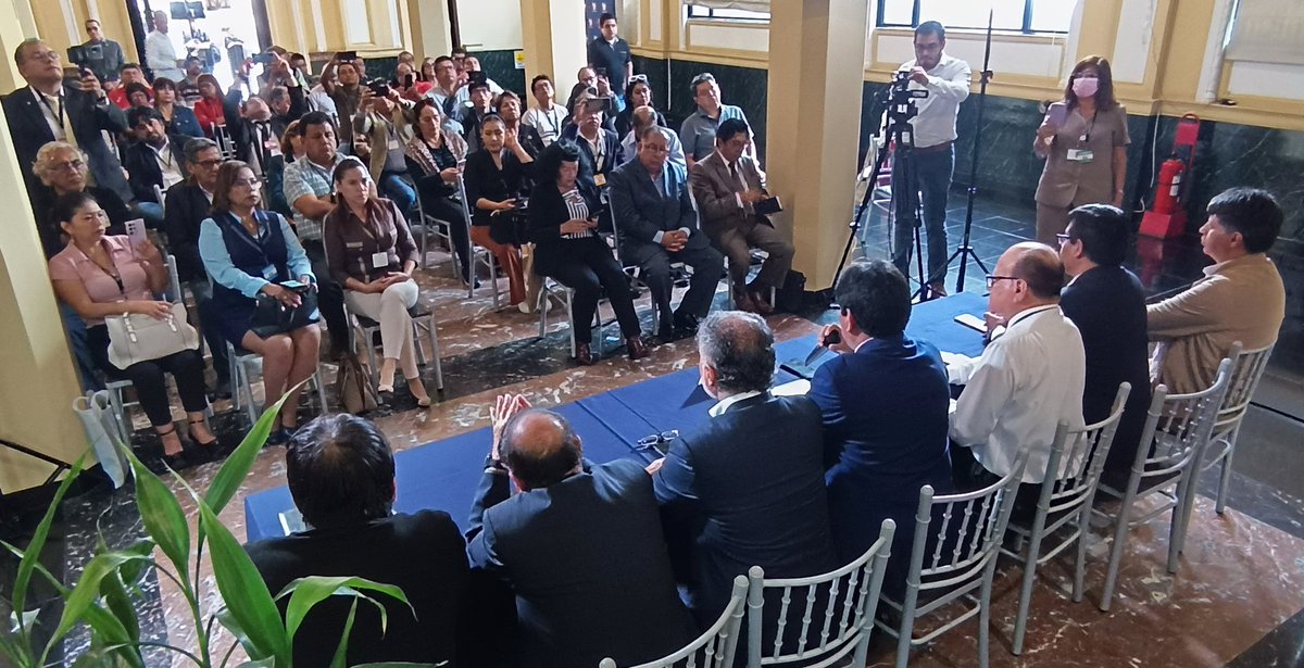 En conferencia de prensa, convocada por las confederaciones de la "Unidad Estatal Ampliada": CITE, CTE, UNASSE, CONASEP y CONFETEP,  denuncian "mala fe" del gobierno <a href="/pcmperu/">Consejo de Ministros</a>, al no entregar el "informe económico" para continuar con la #NegociaciónColectiva Centralizada. <a href="/itacamo/">Italo Cardona</a>