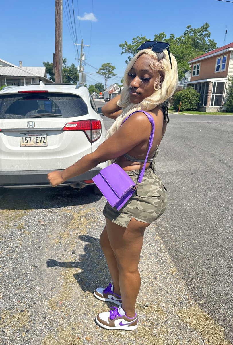 onlyabrat's tweet image. seen lil shawty and she bad than what they said 🤣#THSalumniweekend #classof2020 💜