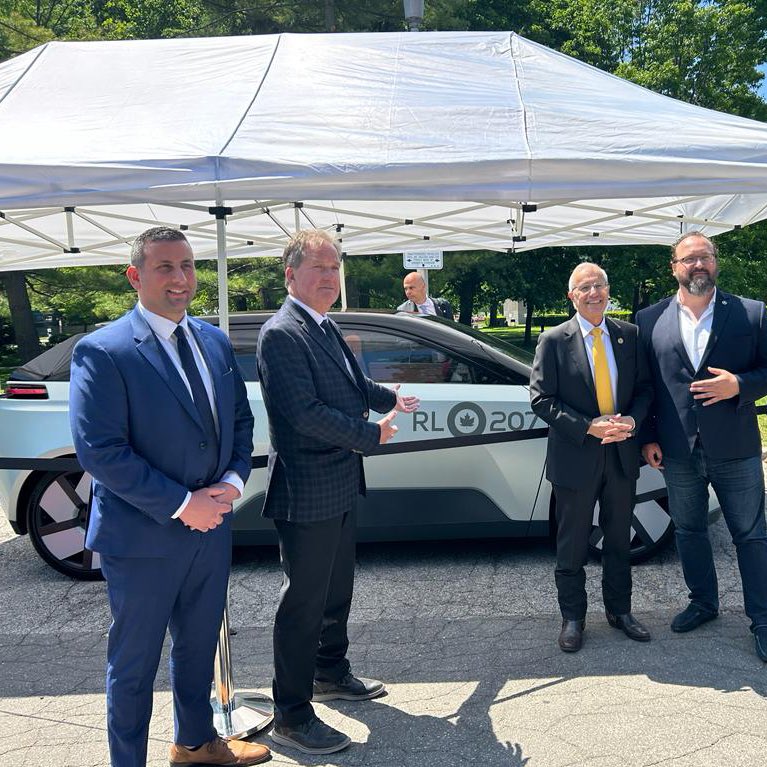 Project Arrow is at #QueensPark!

Great to join @VictorFedeli, @Raed_Kadri1 from @OVINhub & @APMACanada President @FlavioVolpe1, to see the 1st Canadian, #ZeroEmission concept vehicle built in #Ontario. The cars of the future will be built in Ontario for the global EV revolution.