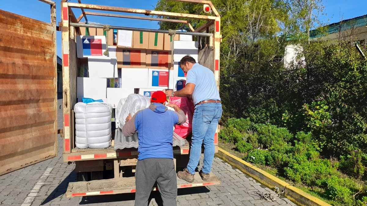 SENAPRED (@senapred) on Twitter photo Equipo regional de #SENAPREDBiobío realiza entrega de elementos de emergencia a <a href="/munilebu/">Municipalidad Lebu</a> para ir en ayuda a familias afectadas por evento meteorológico. Equipo regional de #SENAPREDBiobío realiza entrega de elementos de emergencia a <a href="/munilebu/">Municipalidad Lebu</a> para ir en ayuda a familias afectadas por evento meteorológico.