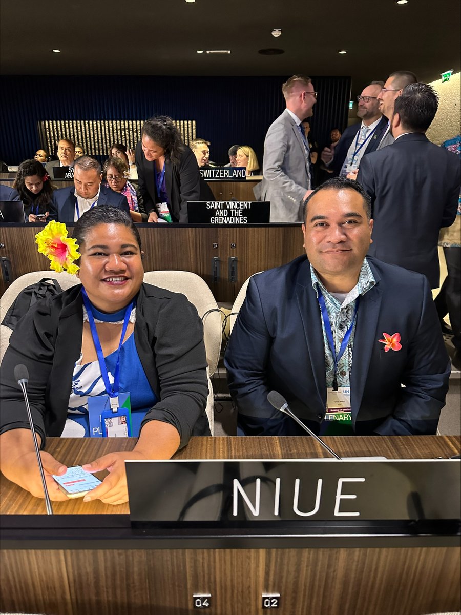 For the sake of future generations, #Niue issues challenge at #INC2 calling for an ambitious legally binding instrument to end #plasticpollution ➡️sprep.org/news/for-the-s…