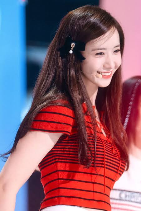 Happy Birthday to the inventor of the center position in kpop, Im Yoona!         