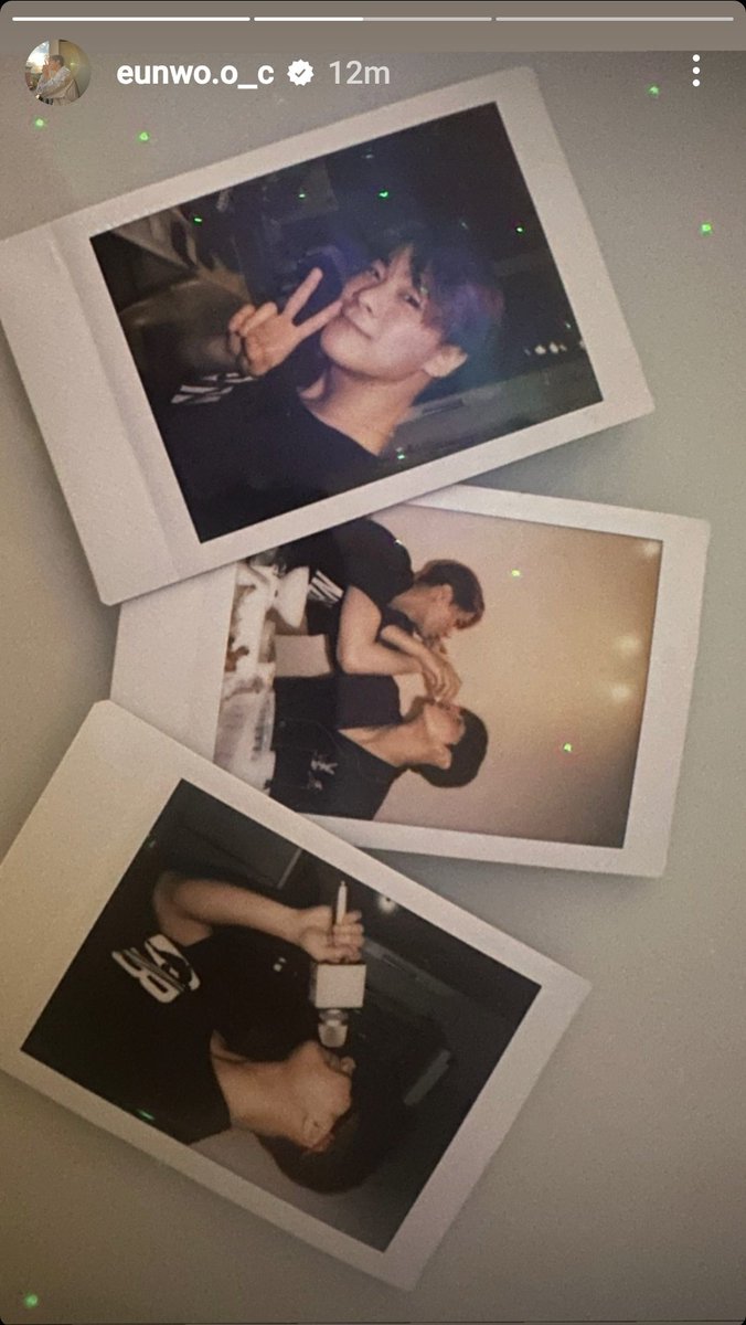 dailydoseofmoon's tweet image. I'm so emotional. Eunwoo covered one of Moonbin's favorite songs "Stalker" and posted it at 2:23 (astro's debut) 🥺 then posted a clip of Bin singing the song and these beautiful pictures on IG.

The emotions behind Eunwoo's voice... 🥺💜
#CHAEUNWOO | #차은우 | #MOONBIN | #문빈