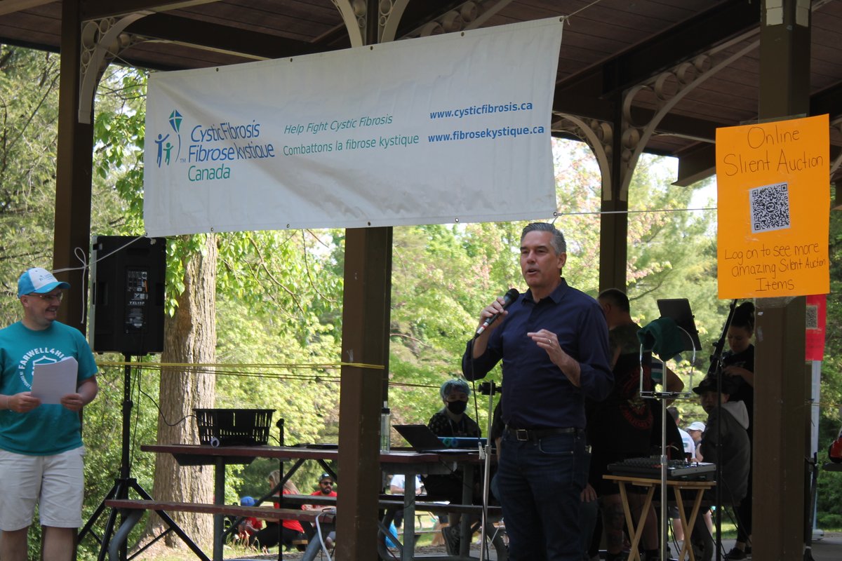 TimLouisKitCon's tweet image. Congratulations to Hall of Famer @farwell_WR on your @CFCanada award and commitment to making Cystic Fibrosis history. We had excellent weather yesterday to kick off the @CF_KW Walk to Make Cystic Fibrosis History. Thank you to everyone who participated.