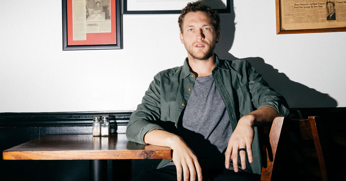 Songfacts's tweet photo. Our talk with 2012 #AmericanIdol winner Phillip Phillips, one of more gifted songwriters to emerge from the show. He talks about his big win and takes us through his new album, #DriftBack, his first since becoming a dad.
https://t.co/GG6luxn23X
@Phillips @PantheonPods https://t.co/Xwe7RJiwVz