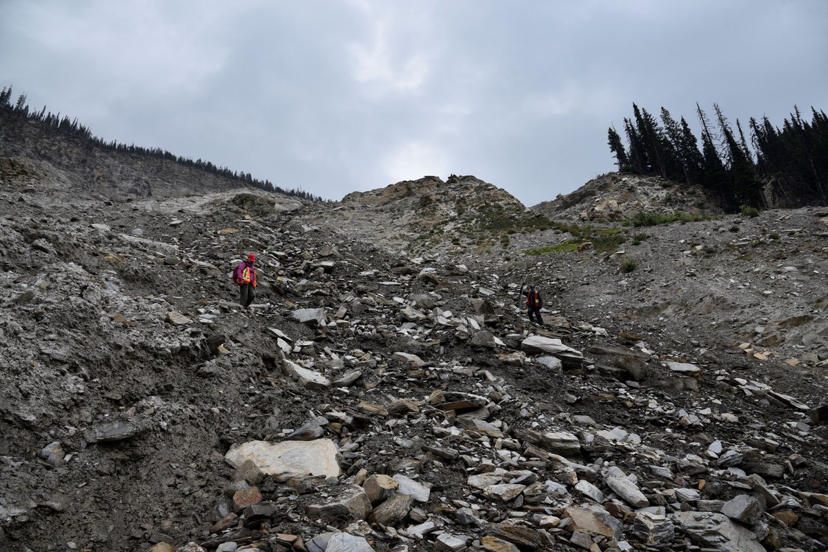 ttrockeng's tweet image. A #viewfromthefield of a #geohazard assessment for @ParksCanada 

#TetraTechRockEngineering #TetraTech #LeadingwithScience #rockengineering #rockmechanics