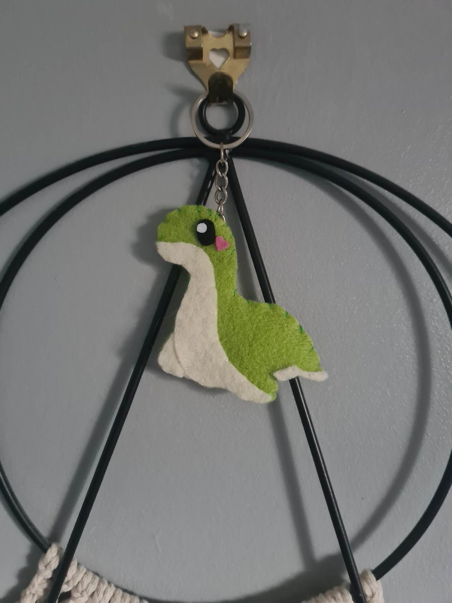 MephistoLoL_'s tweet photo. My girlfriend noticed I'd been playing a lot of Apex recently and decided to make me a Nessie Keyring! @PlayApex #ApexLegends #Nessie https://t.co/rOR1iDIcmz
