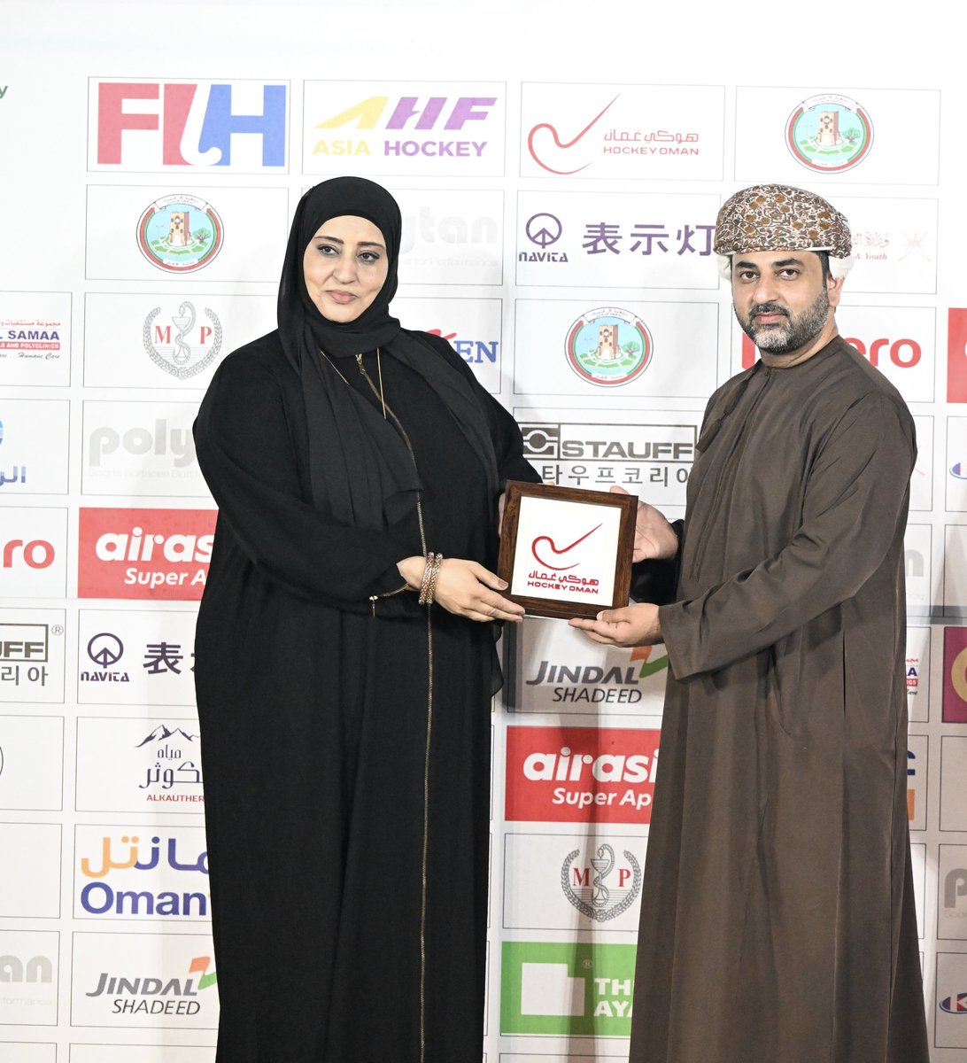 HockeyOmanOffic's tweet photo. تكريم  الاستاذه فاطمة محمود البيومي@hgcfatma مشرف إداري مراكز  الناشأت الهوكي بمحافظة ظفار  يتبع ... https://t.co/tSNXRzqJcS