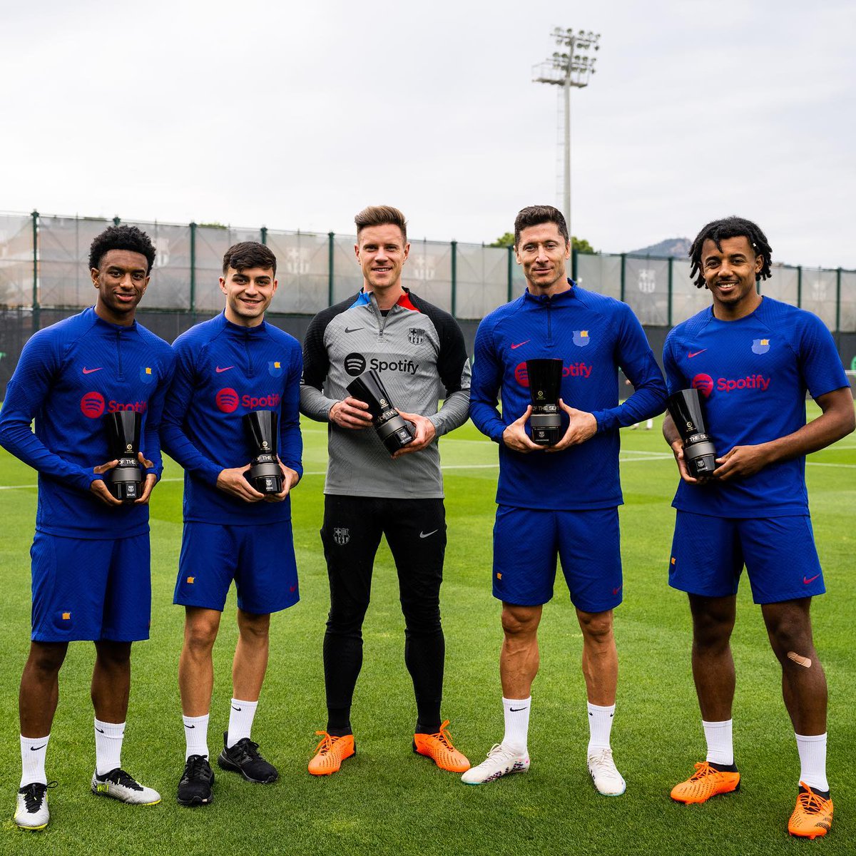 La Liga Team Of The Season 🔥

✅ Mats 
✅ Balde 
✅ Kounde 
✅ Pedri 
✅ Lewandowski

#JugadorsBarca
#BarcelonaFans
#ForcaBarca
#ViscaBarca