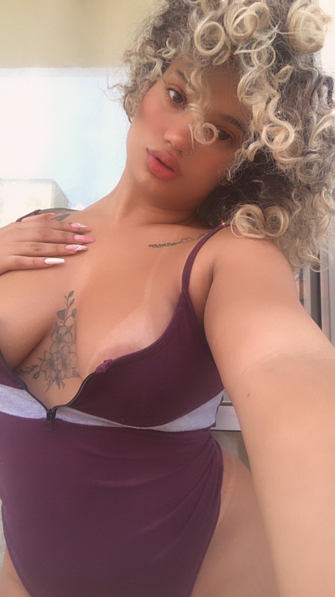 AVRILj555's tweet photo. Buenos días por la tarde 😘🙈
Bonito lunes https://t.co/wJ30Cb0lEr