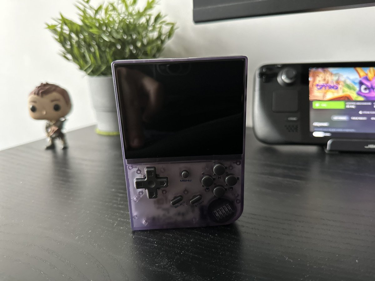 Dzisiaj chyba dzień dostaw, bo moja też w końcu dotarła 🎮 A wszystko przez <a href="/misia_domi/">Dominika/Misia i Technologia</a> i <a href="/mpolowianiuk/">Marcin Połowianiuk</a> 😉 #anbernic #rg35xx