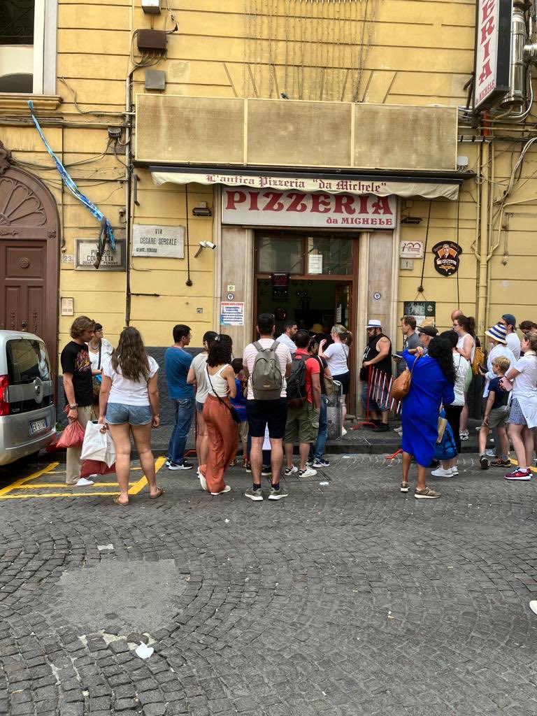 gasdoc2857's tweet photo. Visiting Pizzeria da Michele in Napoli. Pizza history! #numerounopizza https://t.co/X2NlarP4KB