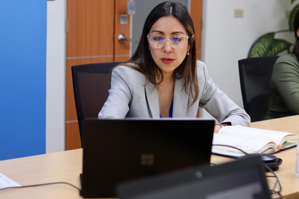 SecretariaSESAN's tweet photo. La Secretaria de la #SESAN, Lizett Guzmán, sostuvo una reunión con representantes de la @OPSGuate con el objetivo coordinar y gestionar apoyo que permita realizar una medición final del impacto de las intervenciones de la Gran Cruzada Nacional por la Nutrición #GCNN.
🧵⬇️ https://t.co/okCDJnT5mC
